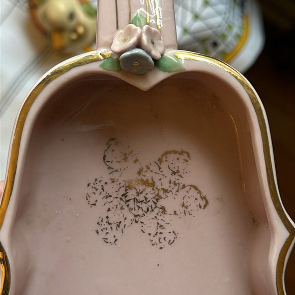 Vintage hand painted porcelain Artmark violin wall pocket w/musical notes, 1950s - Picture 8 of 15